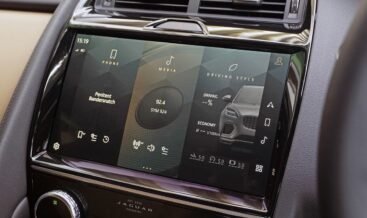 Radio frequency adjustment (for USA
vehicles)